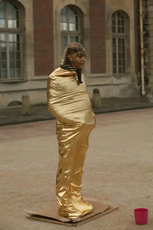 在欧洲见到的街头行为艺术者