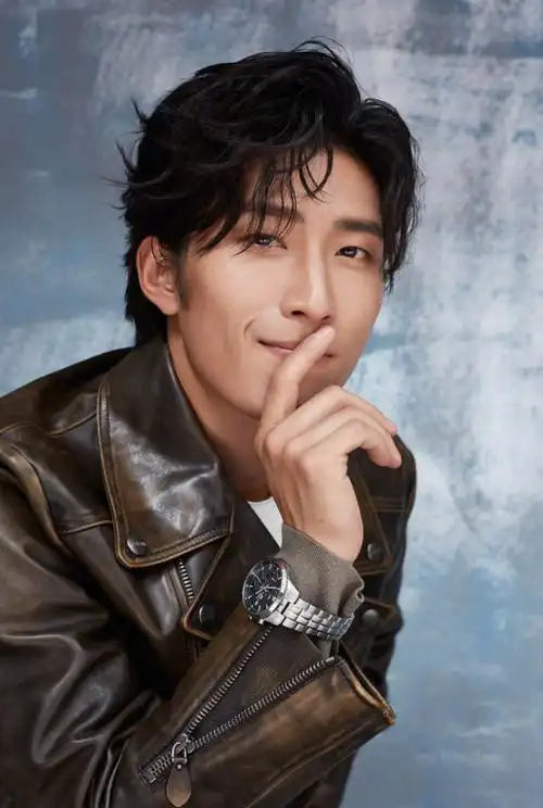 如果当初窦骁没有选择回国做出新尝试,也许他真的就止步于一个发型师