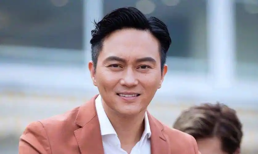 张智霖的回应让我"酸了"_富商_双眼皮_时间