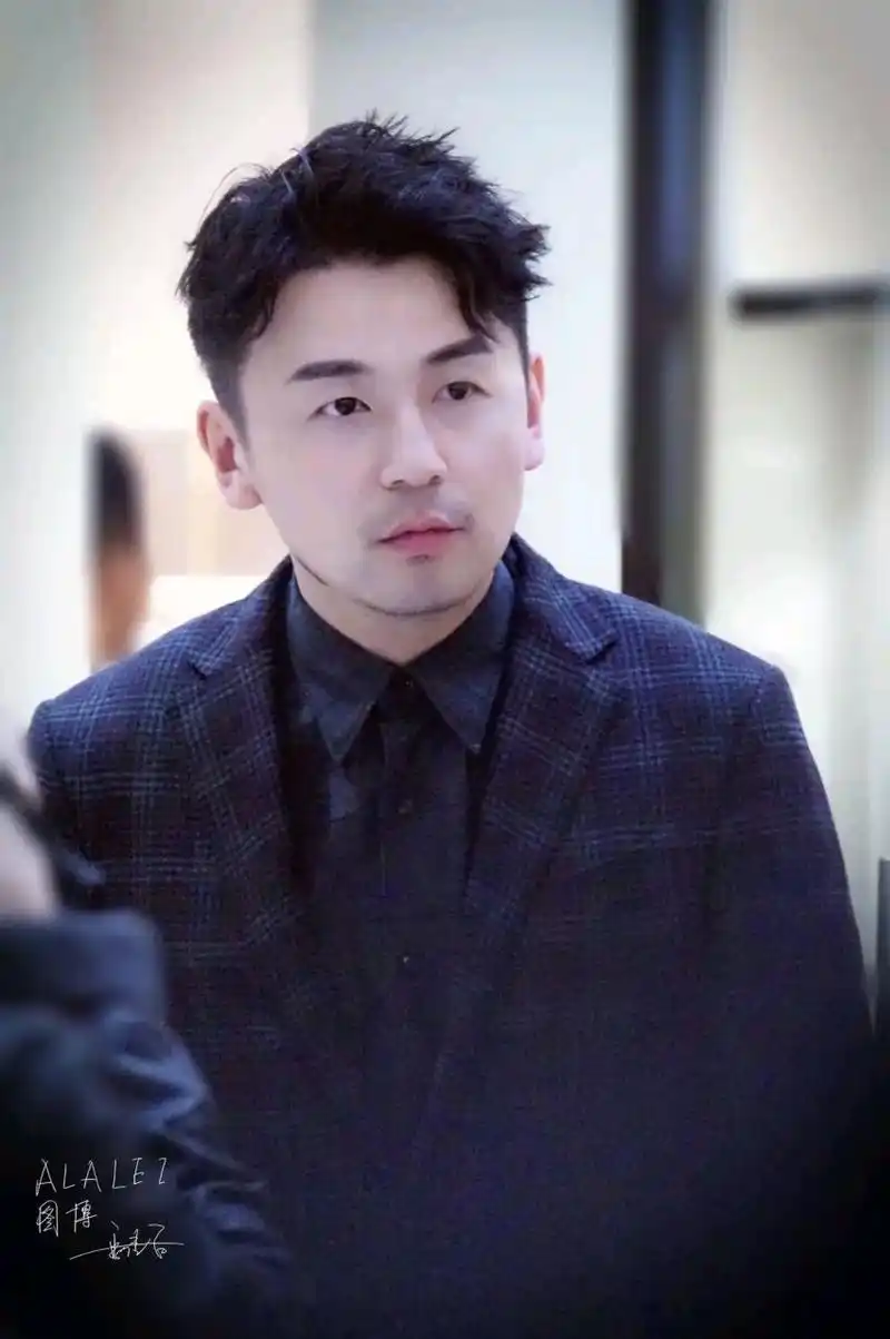 娱圈小八卦 1 谭松韵没有谈过圈内男友,比较倾向找圈外的精英人士