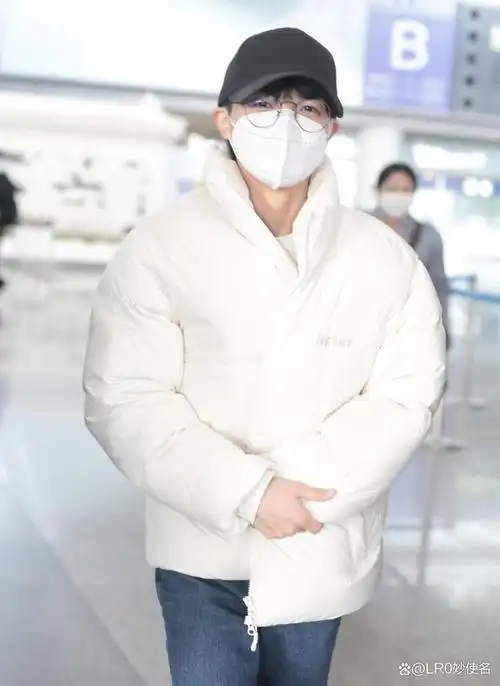 近年来,周深以其出色的音乐才华和出色的舞台表现赢得了广大观众的