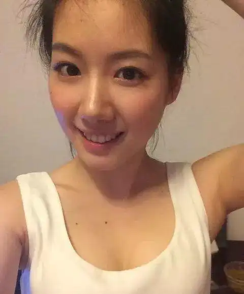 根据各种时间线排查,最后得出是演员王婷!