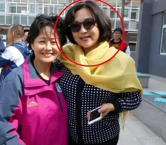 同是李连杰基因,把黄秋燕女儿和利智女儿一对比,差距