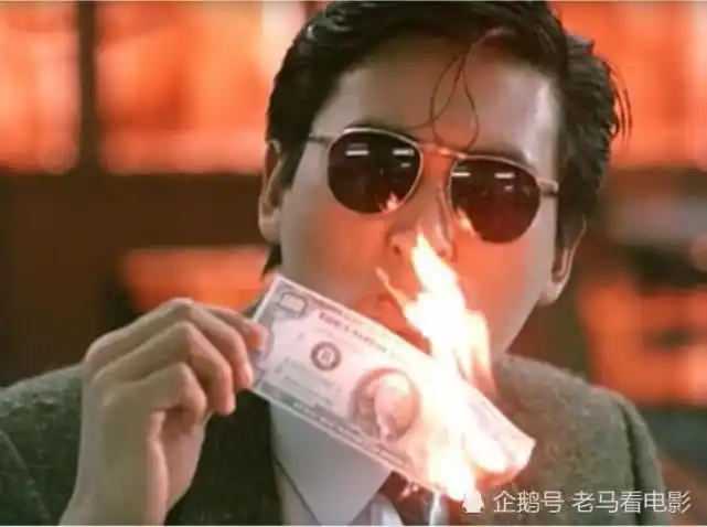 四大明星饰演"反派大哥"抽烟画面,周润发霸气,洪金宝的学不会