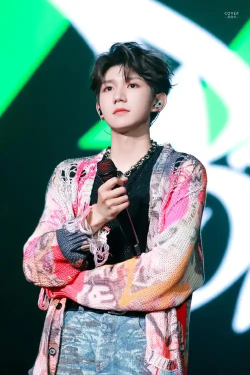 王源超话#王源客厅狂欢巡演##王源客厅狂欢记录册#@tfboys-王源  91