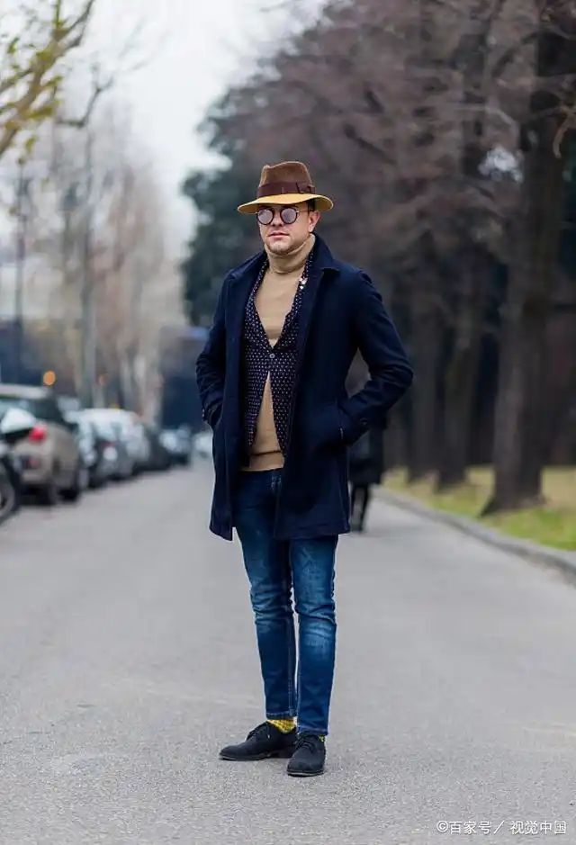 街拍:男生冬季穿搭,休闲风也是魅力十足!