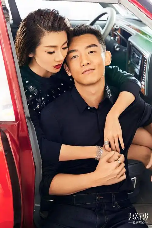 郑恺versus versace 黑色衬衫 rmb 2,100dsquared2 牛仔裤yvonne