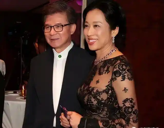 朱玲玲的烦恼:二儿子霍启山40岁未婚,小儿子霍启仁