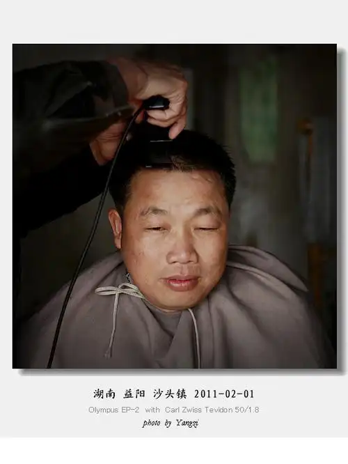 手机看图 作品简介 不敢回首     小时候,在我的出生地小镇兰溪,剃头