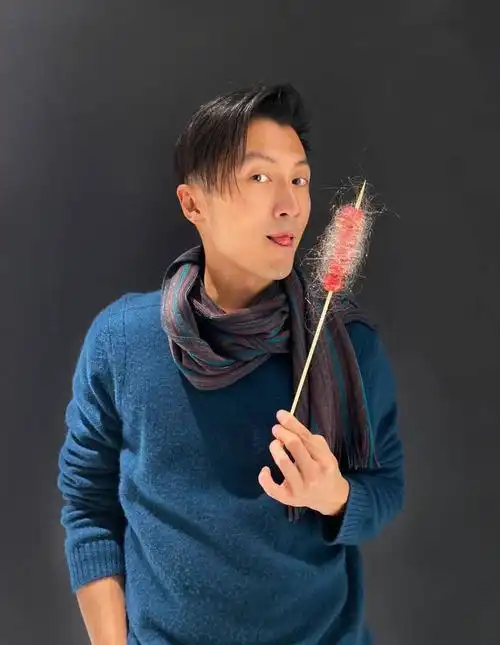 谢霆锋港风味道足经典发型配墨镜大牌感超强比年轻时魅力还大