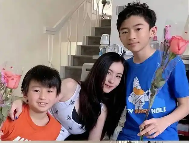 张柏芝三胎生父是谁谢霆锋孙东海纷纷被牵扯进舆论风波中