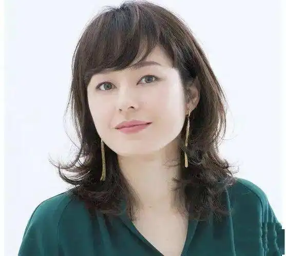 减龄适合3550岁女人4050岁女人发型别乱剪几款流行的中年发型换对才年