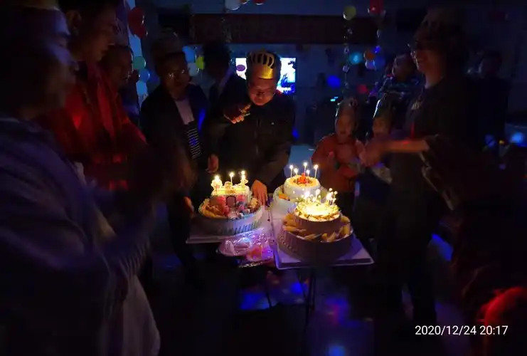 相爱一家人,浓浓温情暖人心"———高州市石板中学教师集体生日晚会