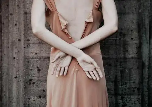 摄影师拍下女性背部美狠狠反驳看脸的社会