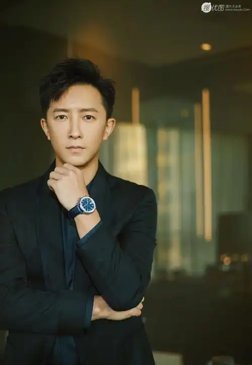 韩庚帅气亮相活动高清写真照,西装着身戴手表魅力十足 韩庚,男演员