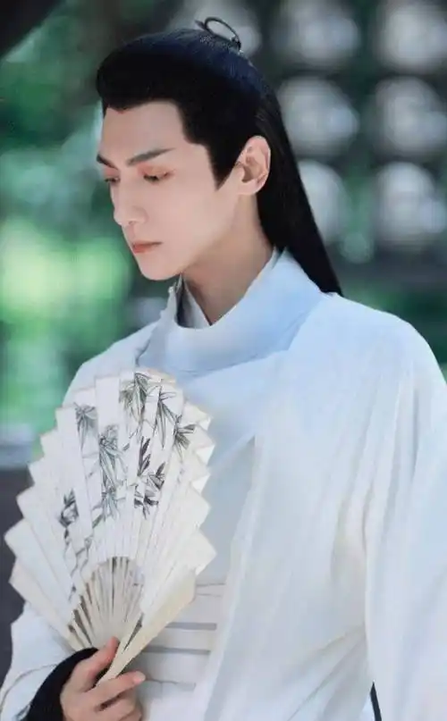 有种"惊艳"叫罗云熙再穿古装,当他凑近镜头那刻,谁能顶得住?