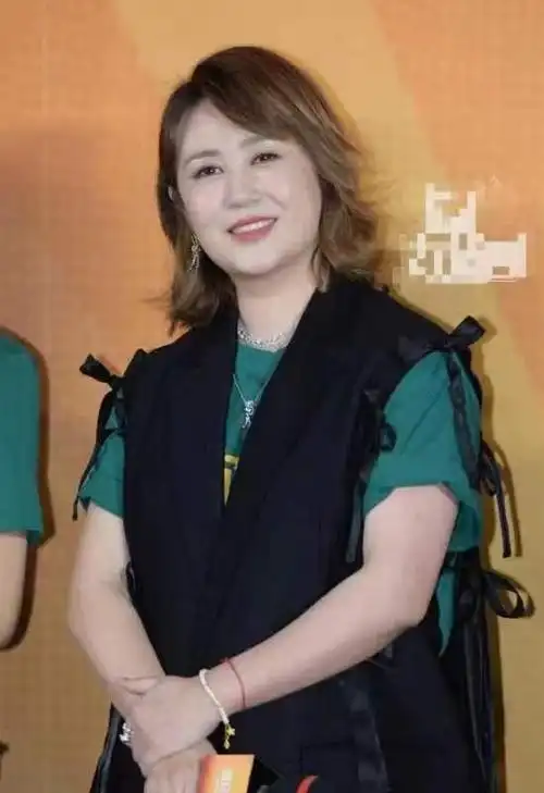 马丽真该减肥了生图曝光肚子明显大饼脸富态阿姨感太明显了