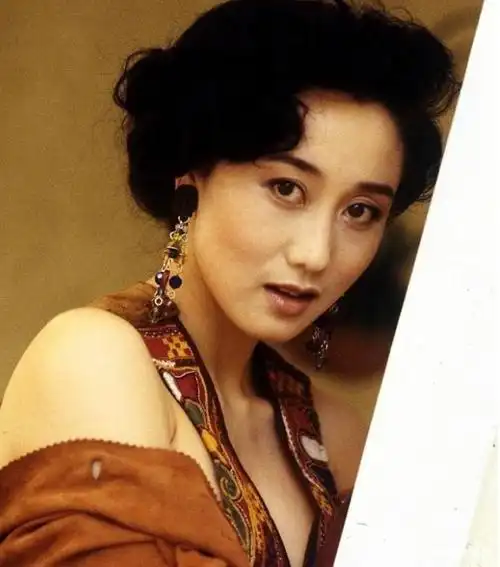 利智的老照片被发表,美颜赢得了关之琳的胜利