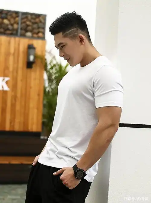 组图身高176的健身肌肉小奶狗颜值与好身材并存的男模帅哥