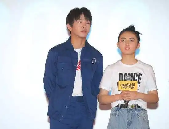 "流量之王"蔡徐坤,6年之前还在蹭粉张子枫?火了之后闭口不提