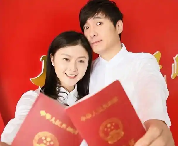 回顾马丽嫁给比自己小11岁男友38岁高龄生子跨越年龄的真爱