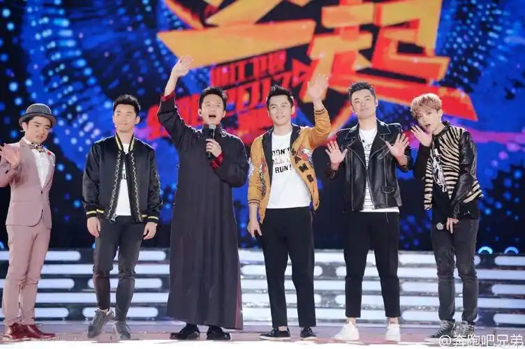 陈赫退出《跑男》后首次和李晨合体!其中一人激动得把衣服穿反了