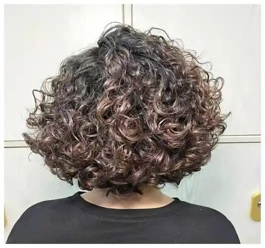 洋式的小脸也就没有了,所以需要根据发型的变化进行烫发