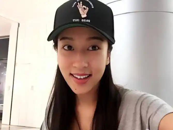 吉克隽逸素颜大变样,白了不止两个度,辣妹女王范全无满满素人感_皮肤