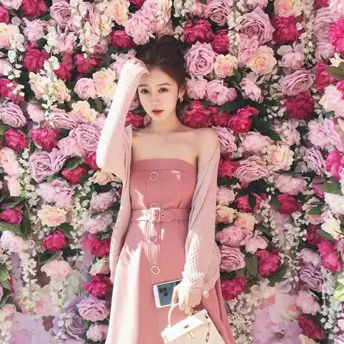 粉色连衣裙,让你夏日少女心满满