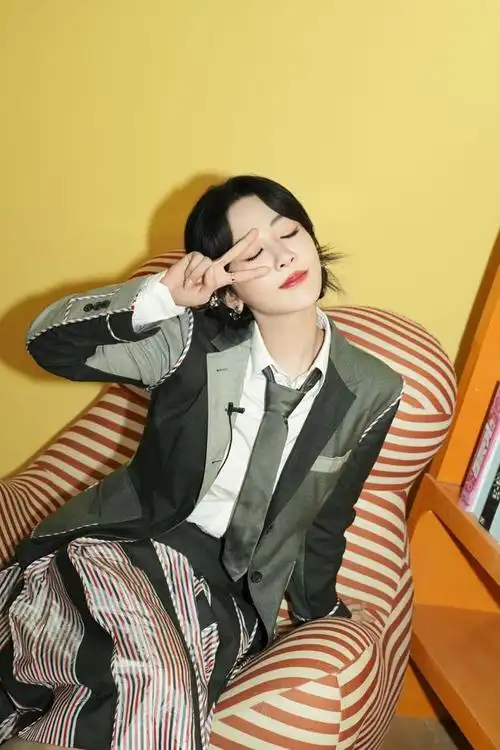 杨紫,1992年11月6日出生于北京市,毕业于北京电影学院表演系,中国内地