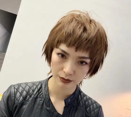 尖头顶适合什么发型 女生最新款发顶蓬松发型图片