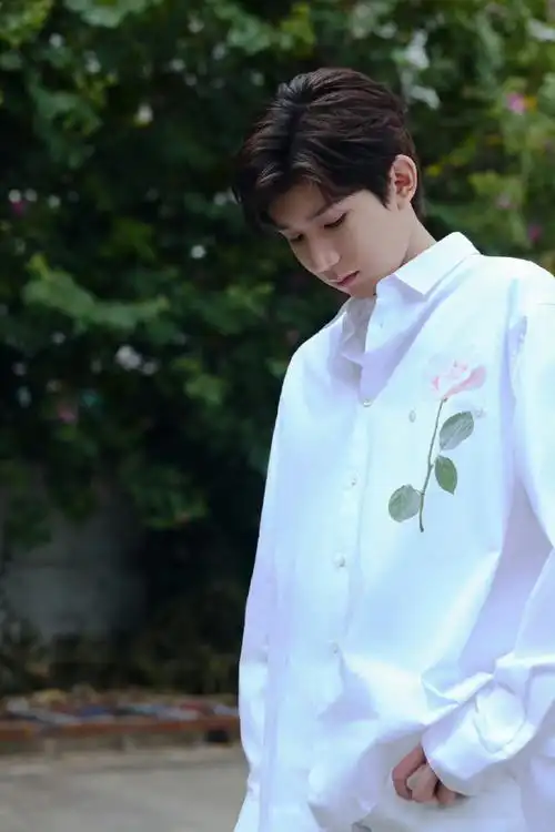 王源纯白套装#    被王源纯白套装造型狠狠帅到!
