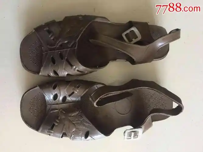 怀旧主题老物件收藏8090年代塑料凉鞋