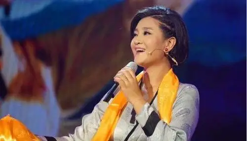 降央卓玛挺九月孕肚唱西海情歌聆听天籁之音