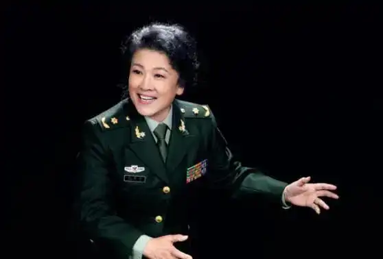 她是国家一级演员,曾为拍戏忍痛打胎导致不孕,如今67岁却很幸福