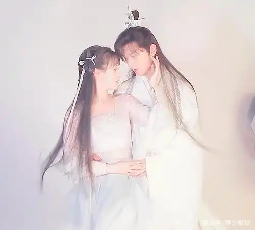 袁冰妍成毅新剧开机,都在同一部剧里,两人却没再合作机会