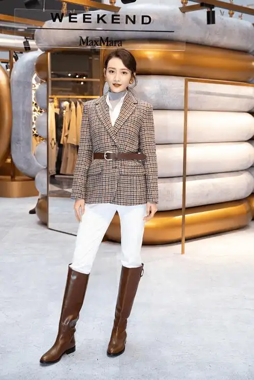 原创王鸥活动造型太帅气了穿格纹骑士装搭长靴身材比例真好