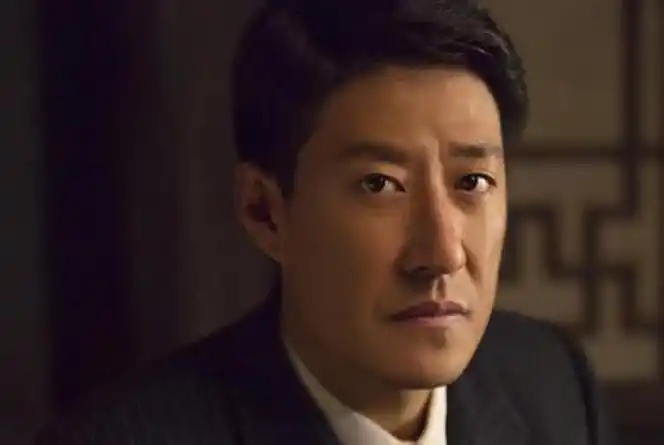 有这样一名演员,身上背负了"家暴男"的标签,但是通过自己的努力,让