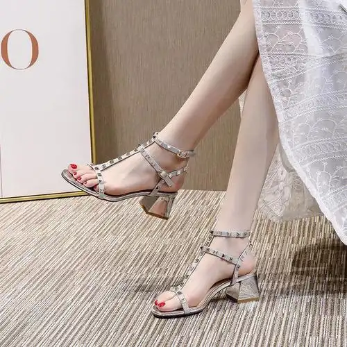 铆钉凉鞋新款夏季高跟鞋粗跟时尚气质仙