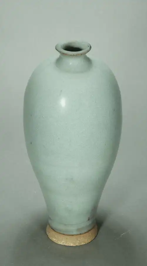 一只南宋官窑青釉钵1150万,一只北宋定窑斗笠式碗1322.