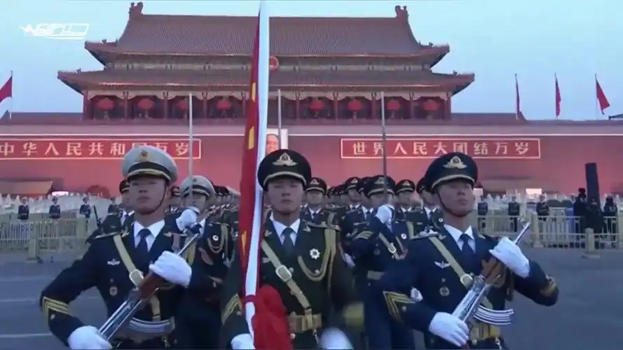 三军仪仗国旗护卫队元旦升旗,神圣而庄严!