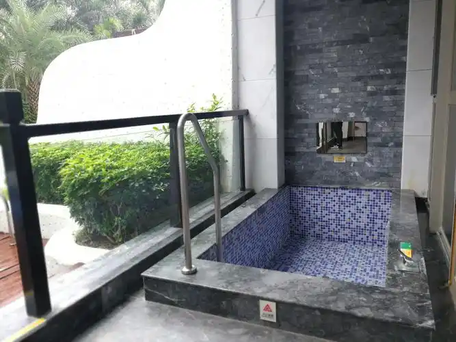 露台上的泡池,晚上一定要