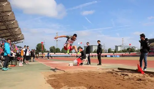 直击校运会第四十九届校运会运动员精彩瞬间