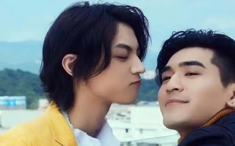 近距离爱上你陈立安涂善存星星落进大海就像我的爱全都奔向你