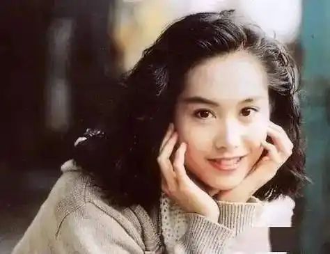 51岁朱茵现状曝光,放着豪宅不住,去到下乡种地,却羡慕哭700万人