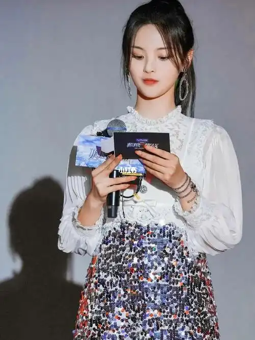 不管是迪丽热巴还是杨超越我都爱