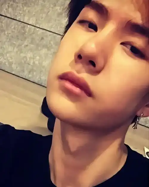 比帅图更有杀伤力的是女友视角和自拍照#王一博 #热烈 #电影 - 抖音