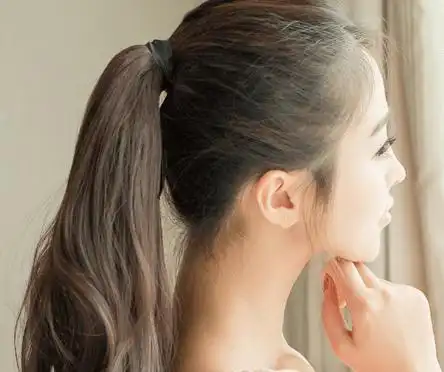 直发扎马尾发型图片