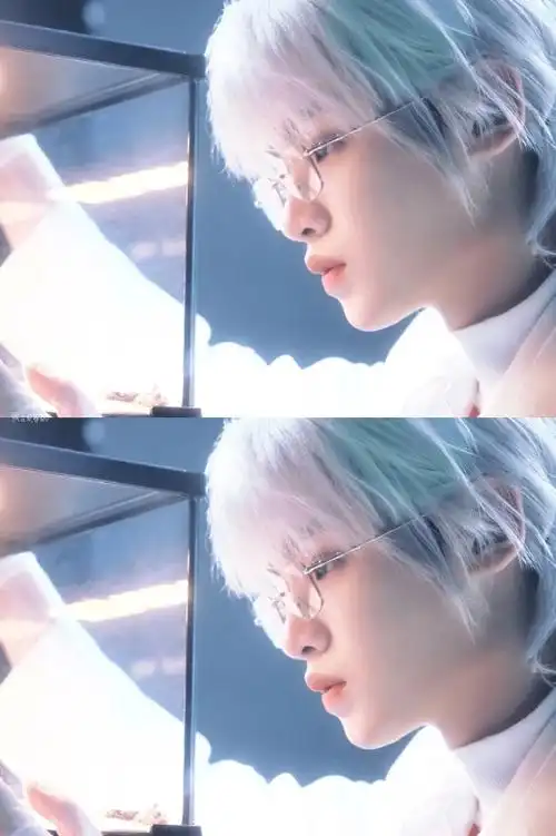 黄明昊白发撕漫男