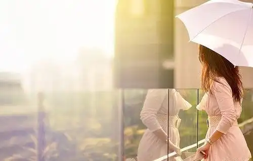 求几张清新的有意境的女生背影头像,要像这样的